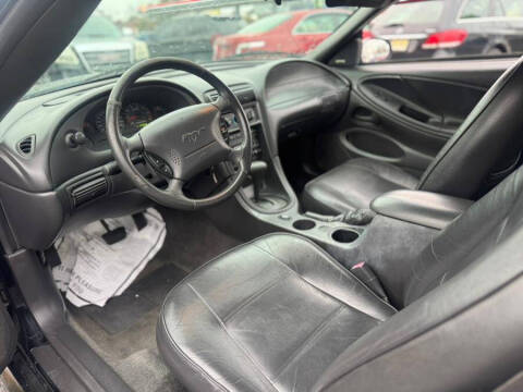 2004 Ford Mustang Deluxe