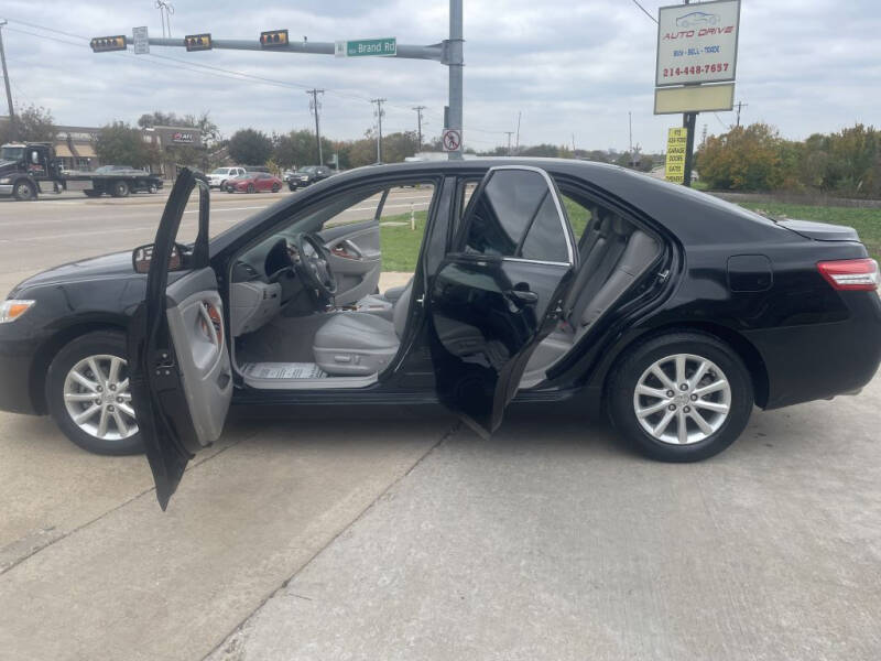 2011 Toyota Camry XLE photo 16