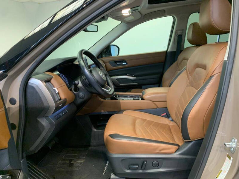 2023 Nissan Pathfinder Platinum