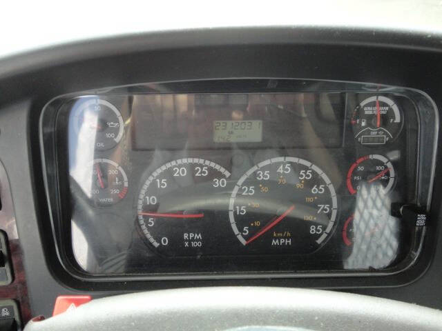 2013 Freightliner M2 106