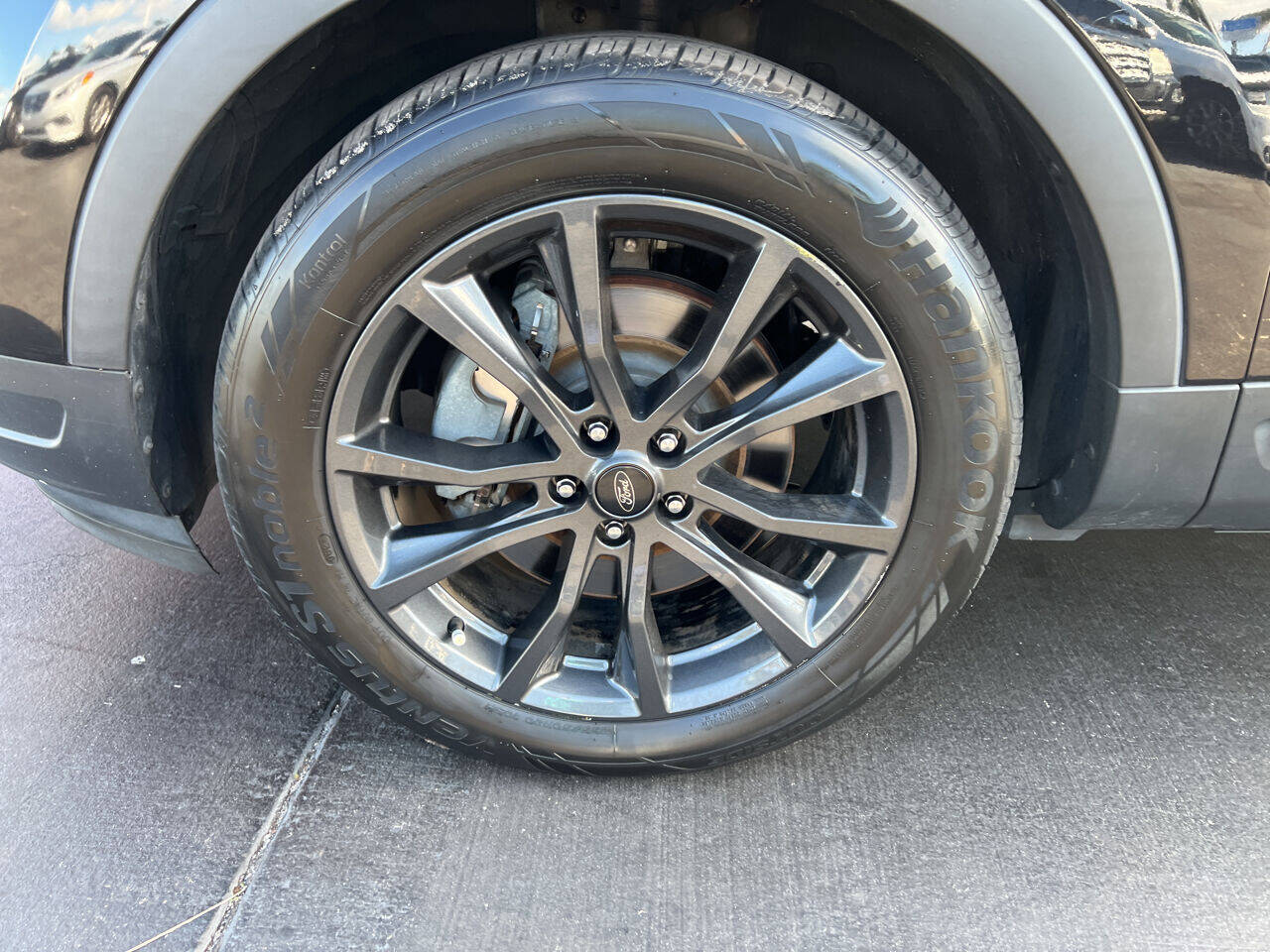 2019 Ford Explorer  - $26,900