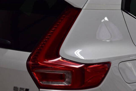 2025 Volvo XC40 B5 Plus Dark Theme