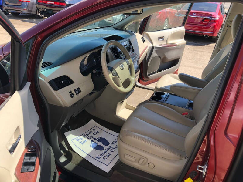 2012 Toyota Sienna XLE 8-Passenger