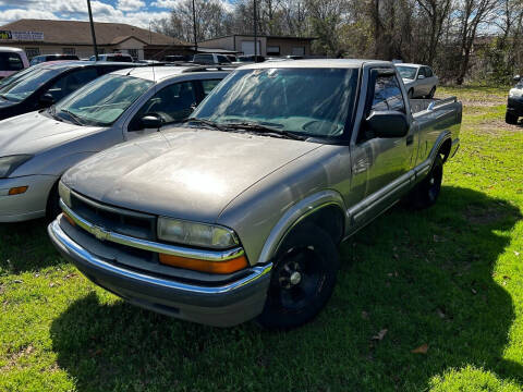 2000 Chevrolet S-10 for sale at AM PM VEHICLE PROS in Lufkin TX