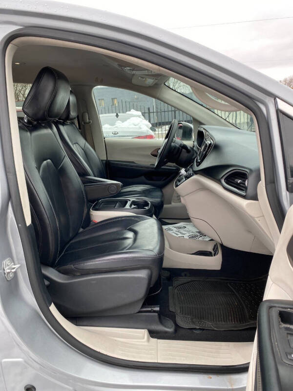 2020 Chrysler Voyager LXi