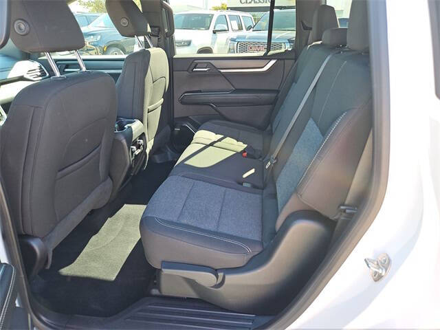 2025 GMC Acadia Elevation