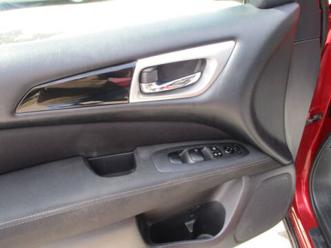 2017 Nissan Pathfinder SL