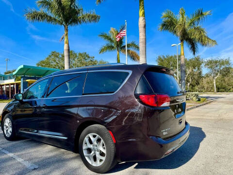 2017 Chrysler Pacifica Touring-L Plus