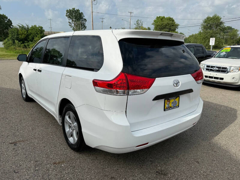 2011 Toyota Sienna Base 7-Passenger
