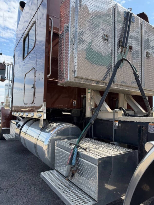 2018 Peterbilt 389
