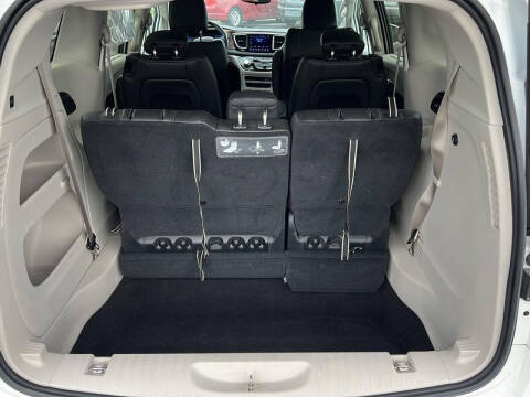 2017 Chrysler Pacifica Touring-L