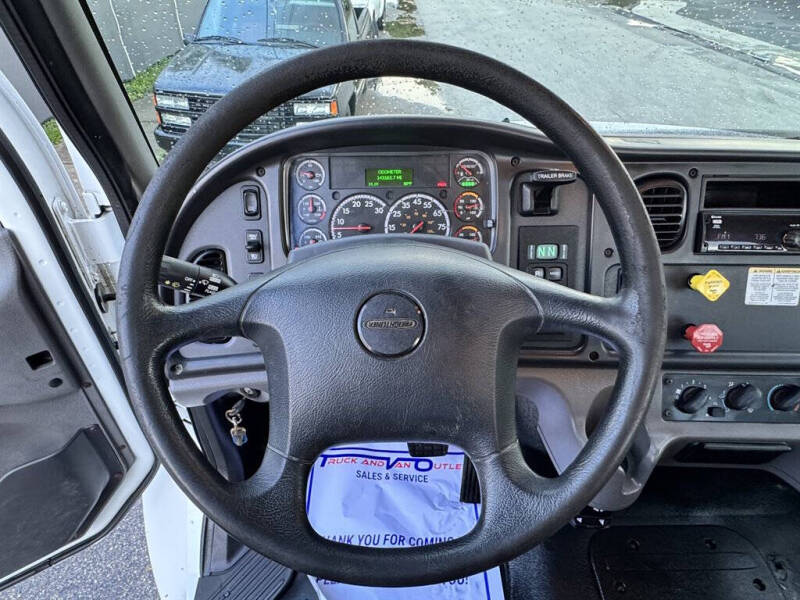 2019 Freightliner M2 106