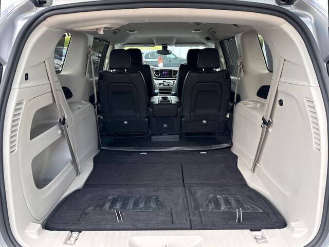 2017 Chrysler Pacifica Touring-L