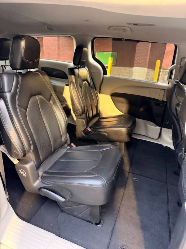 2020 Chrysler Voyager LXi