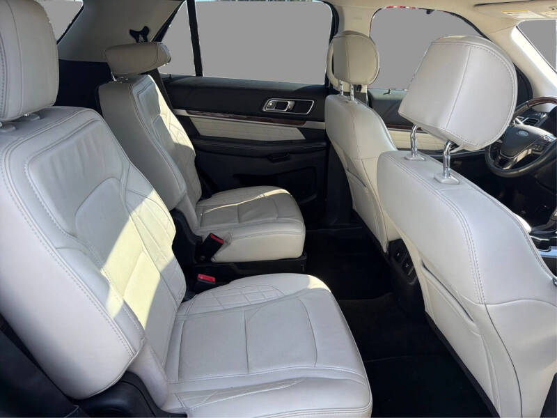 2017 Ford Explorer Platinum