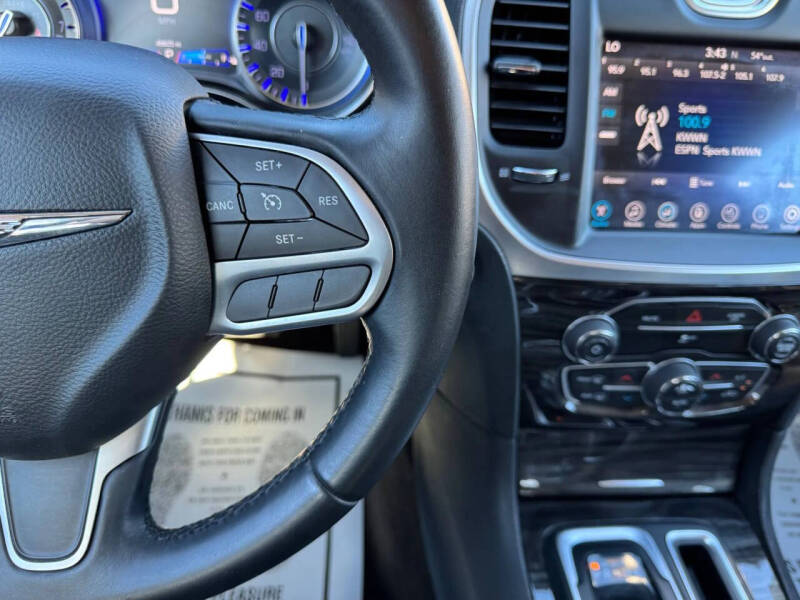 2017 Chrysler 300 Limited