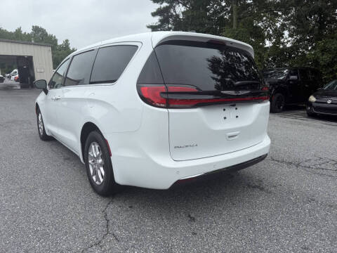 2026 Chrysler Pacifica Select