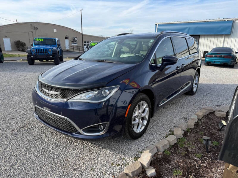 2017 Chrysler Pacifica Touring-L Plus