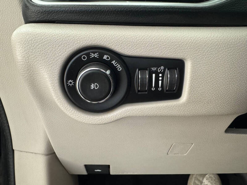 2017 Chrysler Pacifica Touring-L Plus