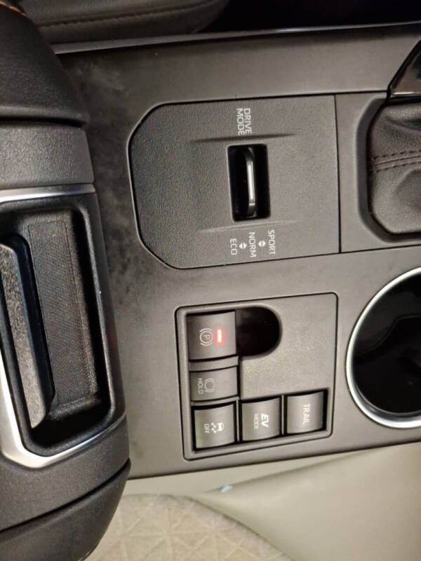 2023 Toyota Highlander Hybrid Bronze Edition