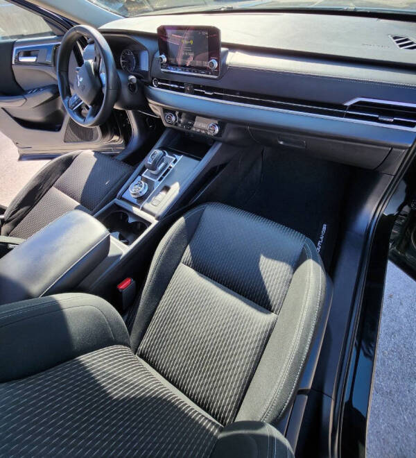 2022 Mitsubishi Outlander ES