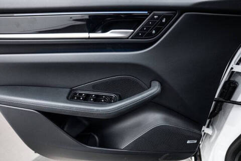 2025 Porsche Macan 4S Electric