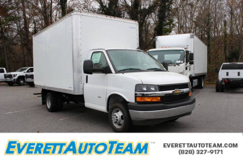 2025 Chevrolet Express 3500
