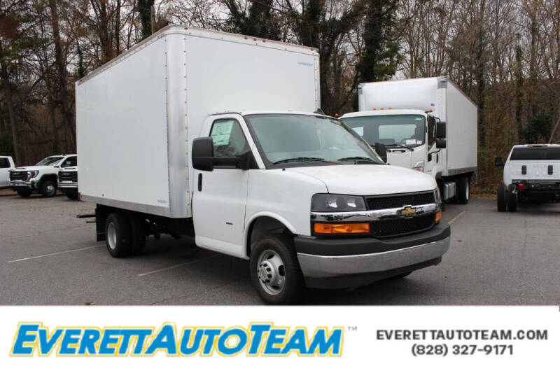 2025 Chevrolet Express 3500