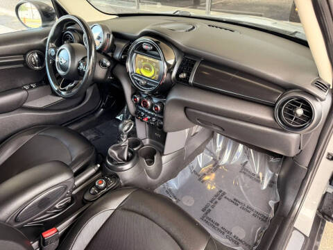 2017 MINI Hardtop 4 Door Cooper