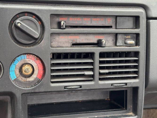 1988 Mazda B2200