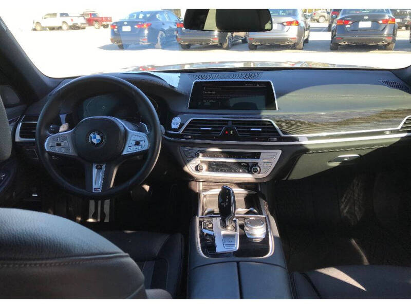 2022 BMW 7 Series 740i