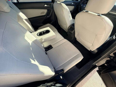 2020 Volkswagen Tiguan SE R-Line Black