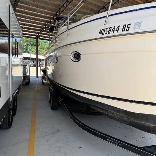 2005 Rinker 270 Express Cruiser