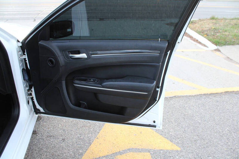 2017 Chrysler 300 Limited