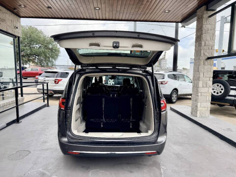 2022 Chrysler Pacifica Touring L