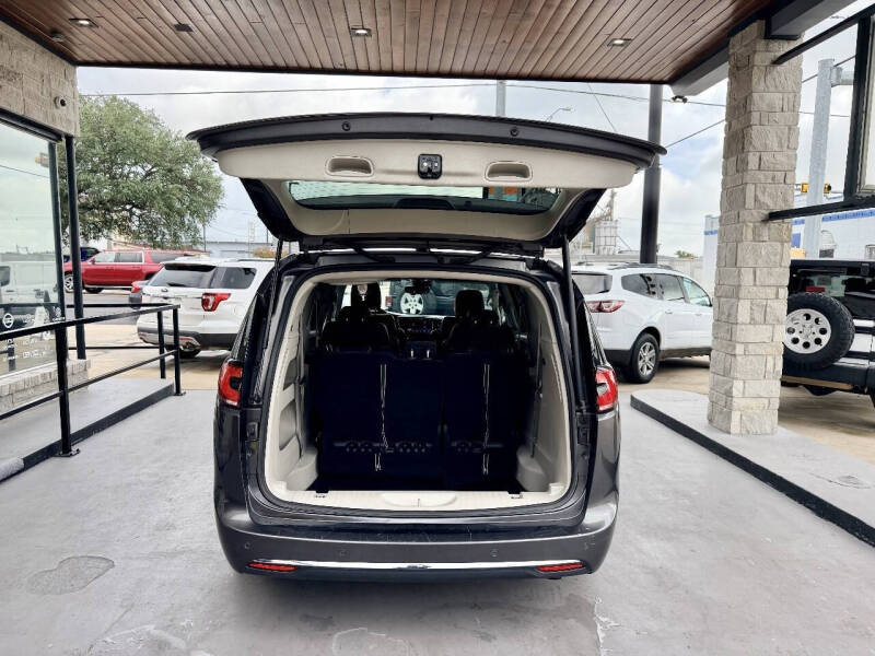 2022 Chrysler Pacifica Touring L