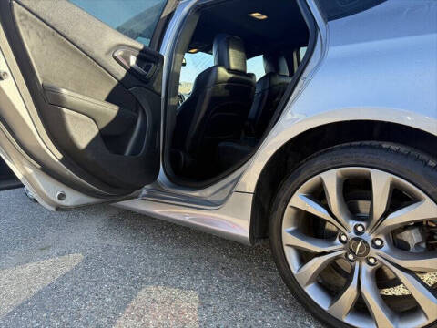 2016 Chrysler 200 S