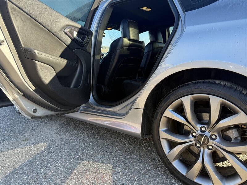 2016 Chrysler 200 S