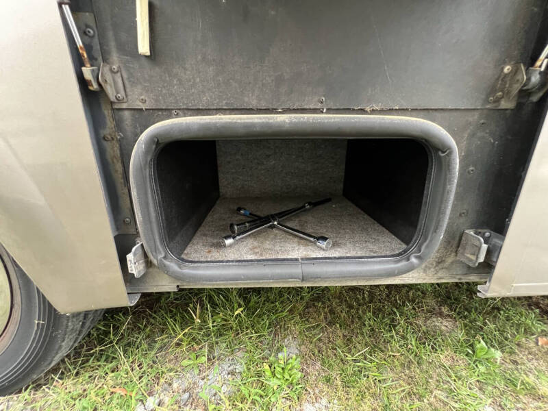 2000 Winnebago Adventurer