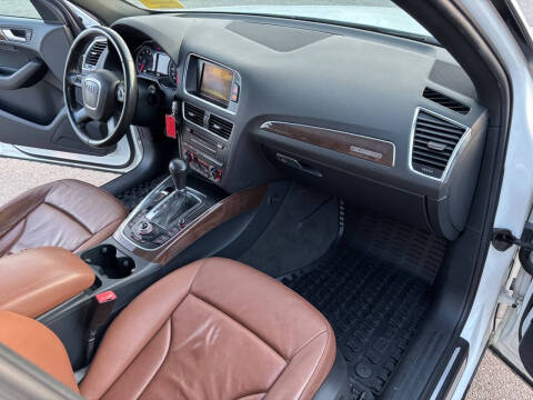 2011 Audi Q5 2.0T quattro Premium Plus