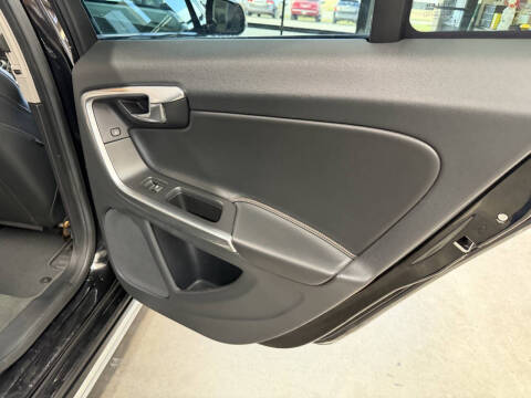 2016 Volvo V60 Cross Country T5