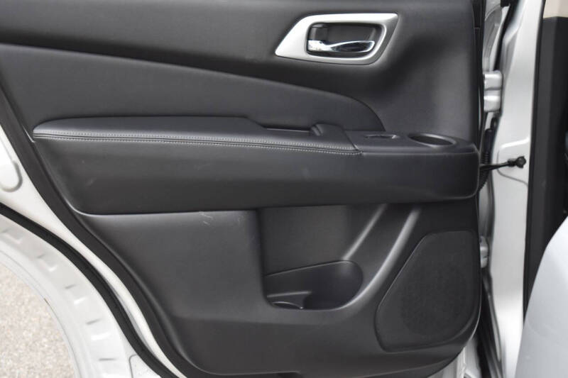 2016 Nissan Pathfinder SL