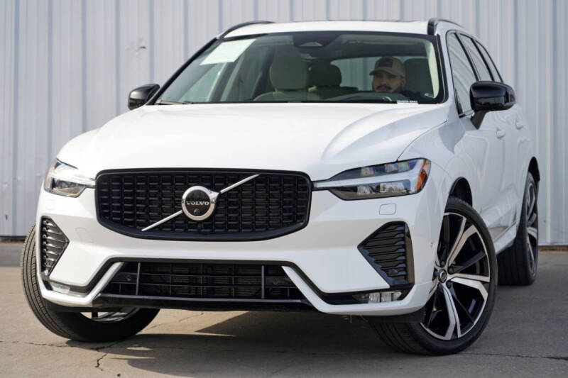 2023 Volvo XC60 B5 Ultimate Dark Theme