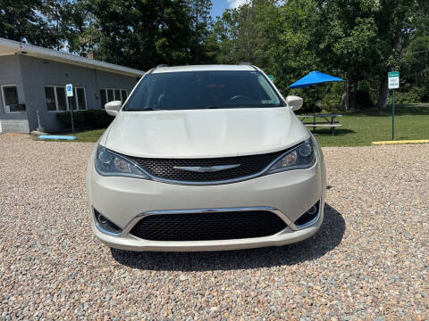2017 Chrysler Pacifica Touring-L Plus