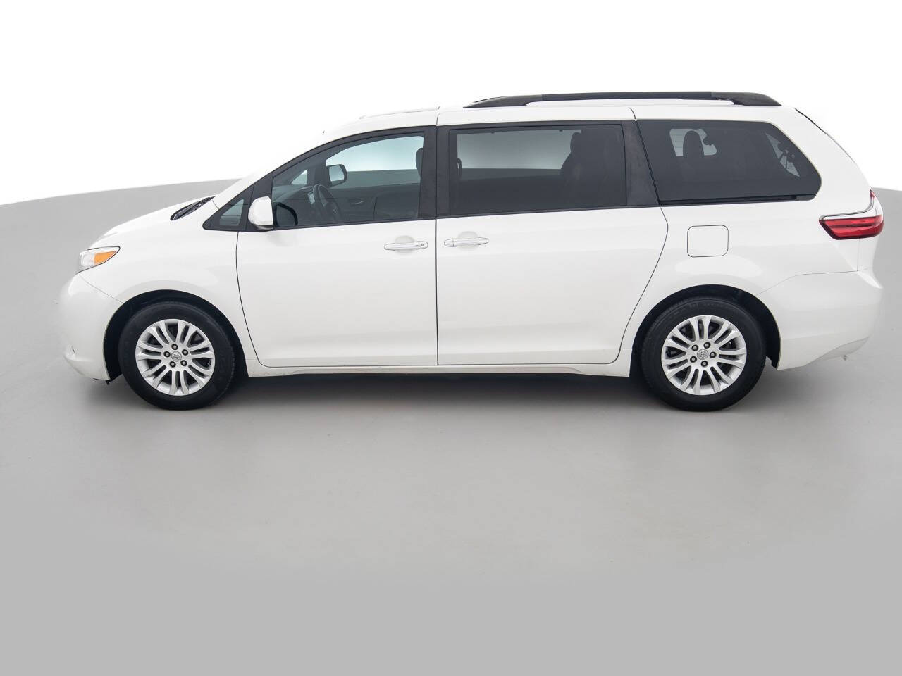 Used Car 2017 Toyota Sienna  Xle Premium 8 Passenger 4dr Mini Van For Sale Under $20,000 In Coal City, Illinois