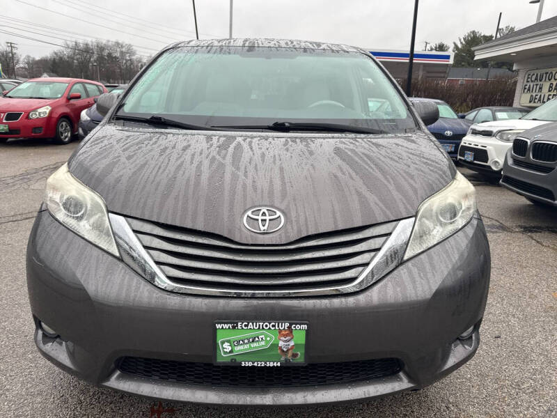 2012 Toyota Sienna XLE 7-Passenger Auto Access Seat