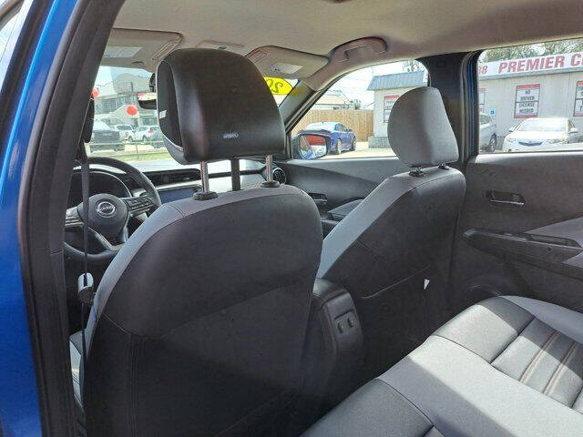 2023 Nissan Kicks SR