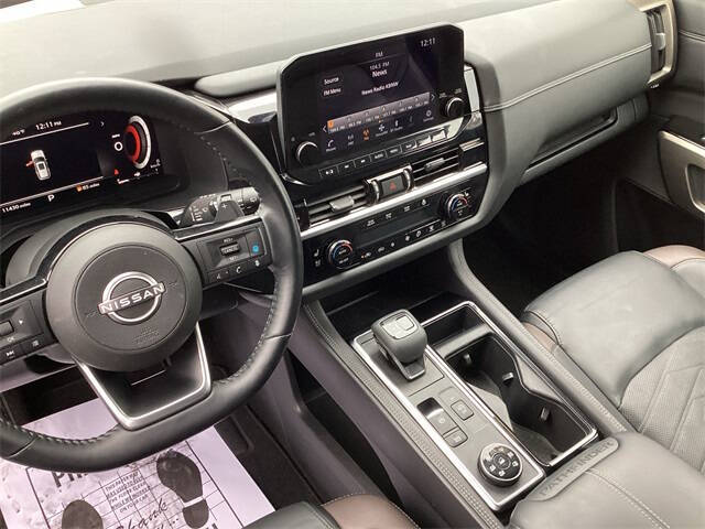 2023 Nissan Pathfinder Platinum