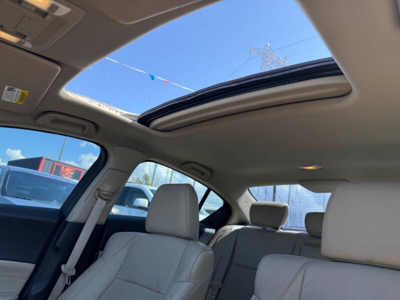 2013 Acura ILX 2.0L w/Tech