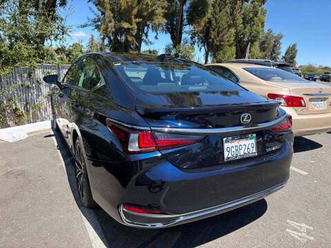 2023 Lexus ES 300h